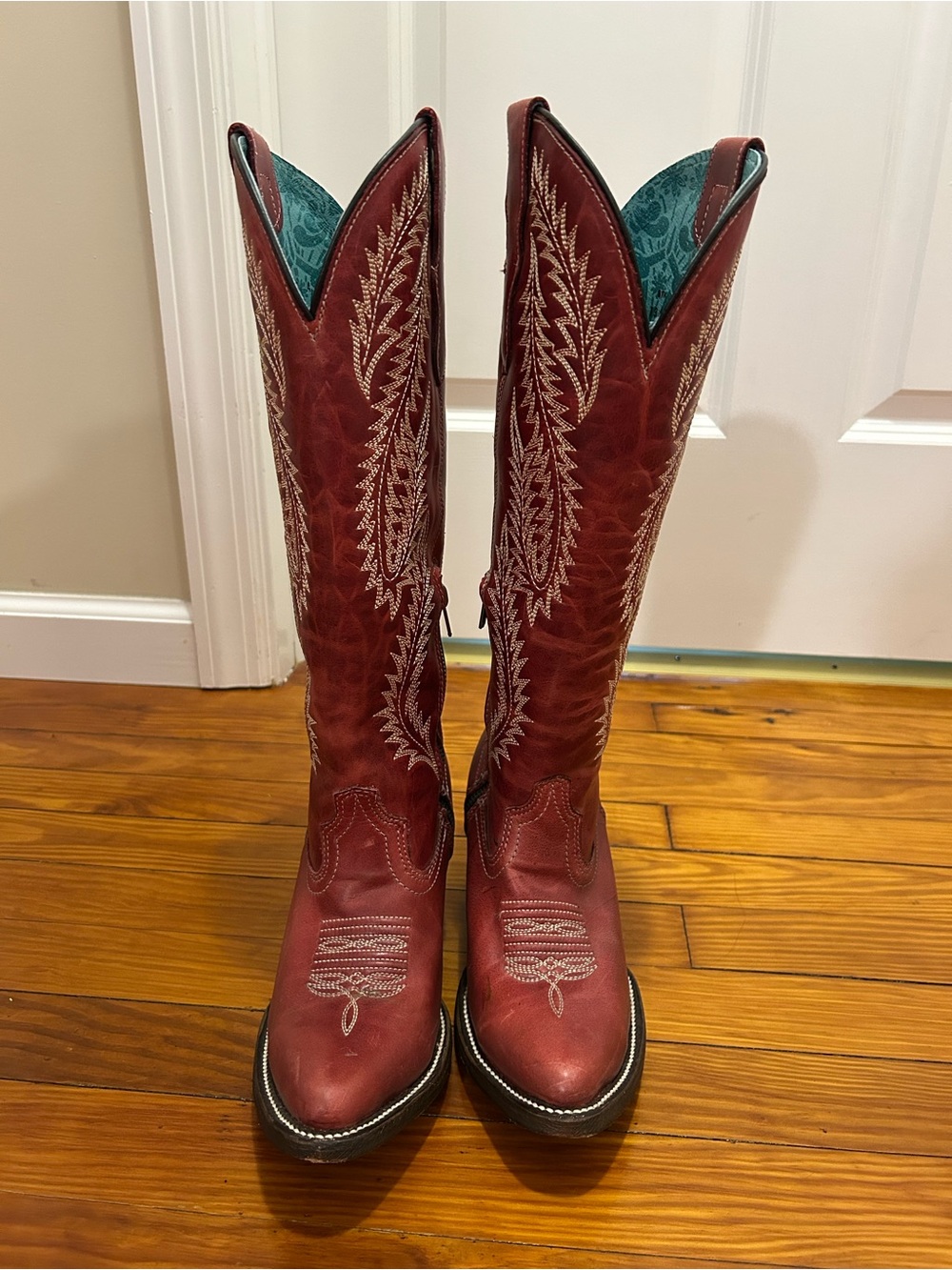 Corral NWOT Women's Red Embroidered Western Heeled Boots - Picture 2 of 10